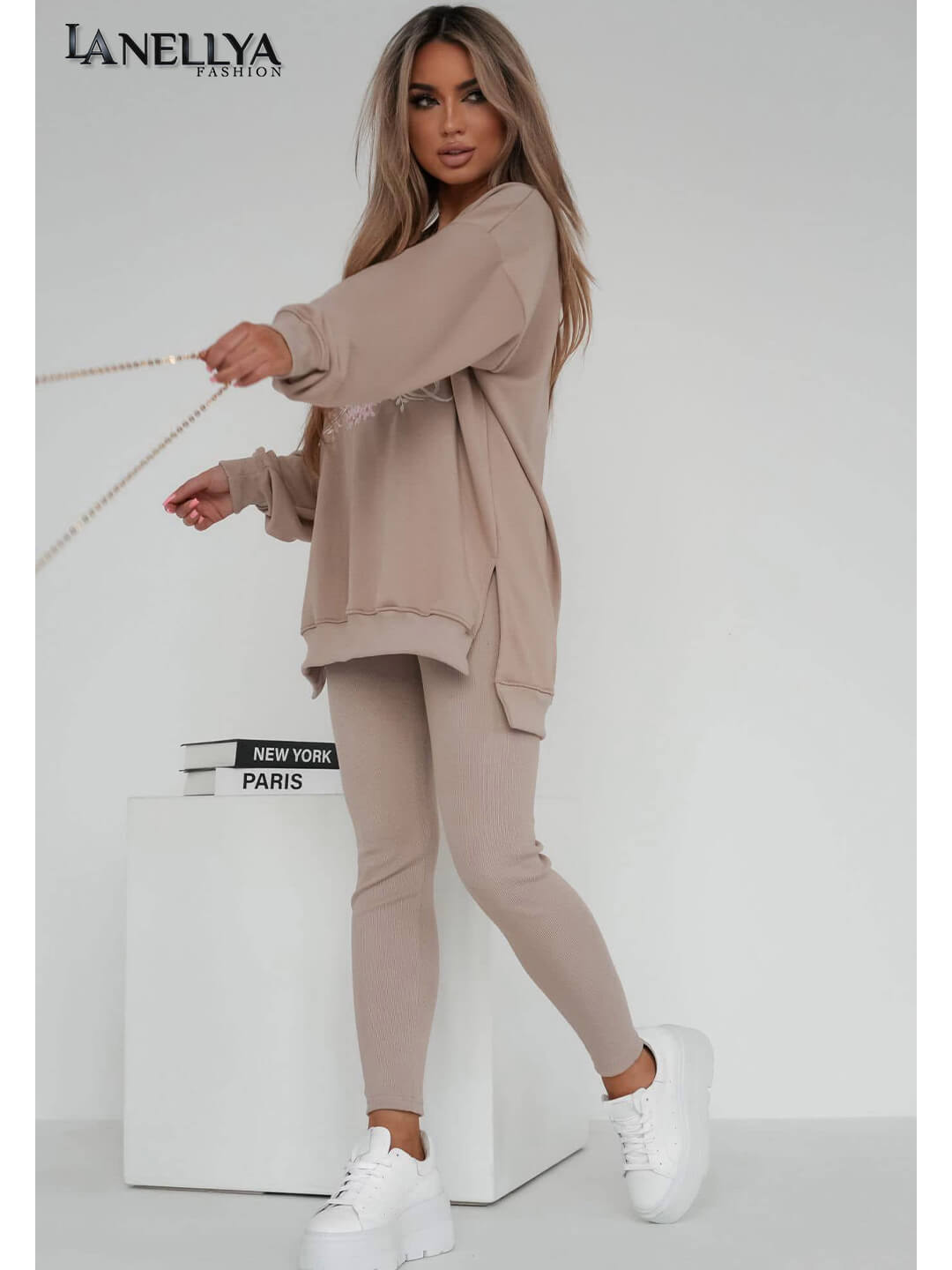 Beiges Ola Bianka Komplett-Set für Damen mit lockerem Sweatshirt und Leggings