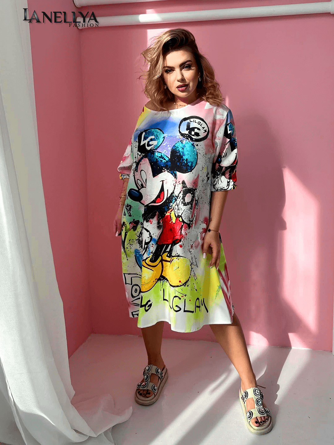 Buntes Statement Kleid Damen – bequem und modern kombiniert