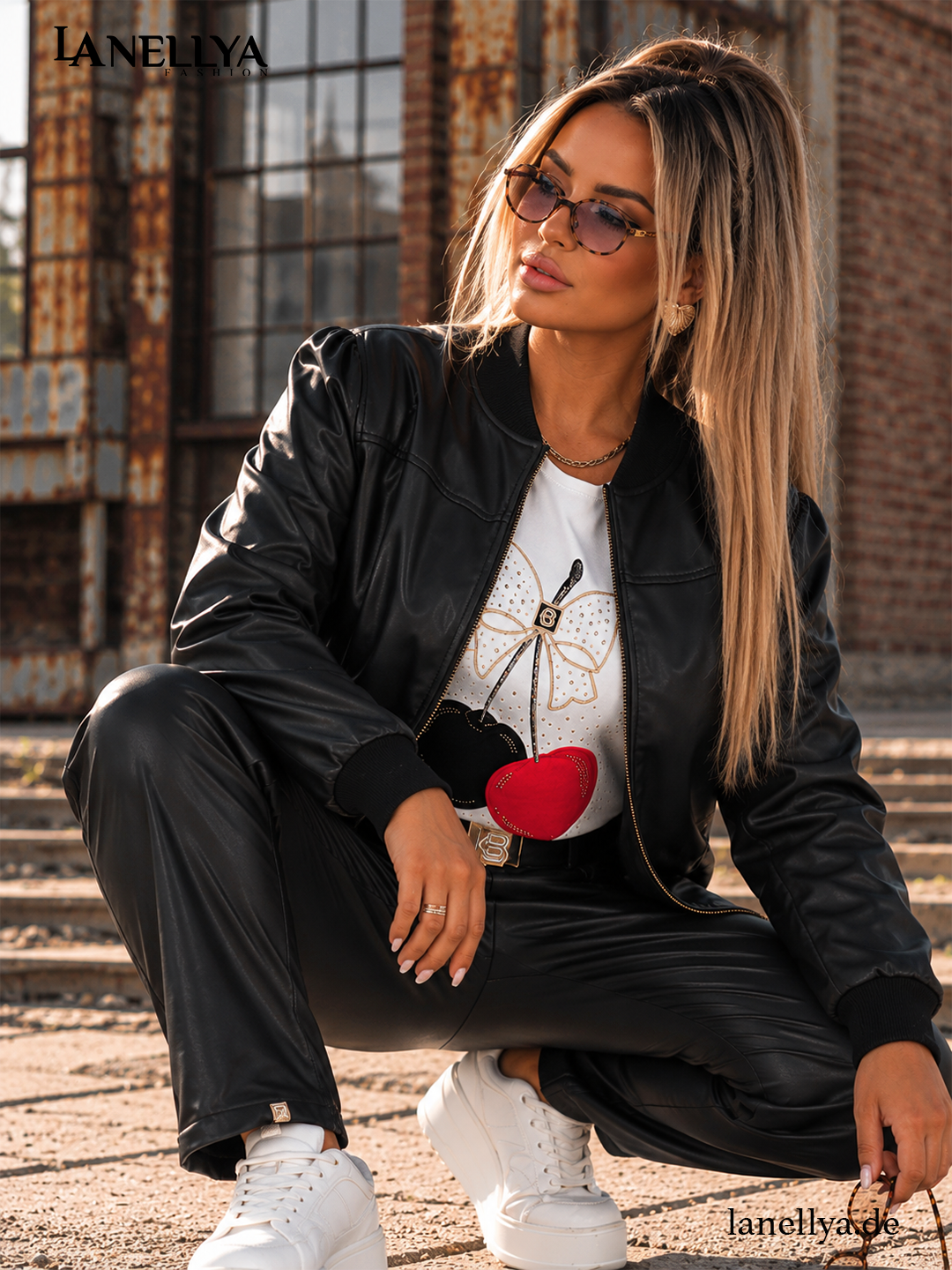 Cherry Black Damen Bomberjacke Schwarz aus Kunstleder