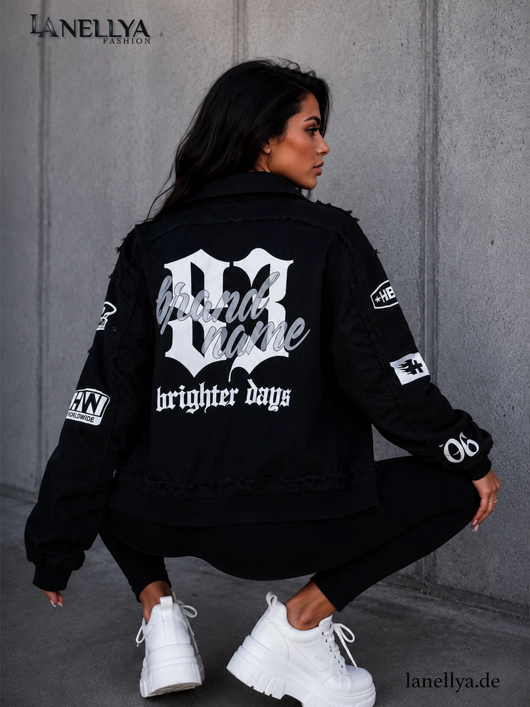 Damen Jacke Schwarz Weiß mit Oversize Streetstyle und Print Details