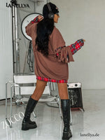 Damen Oversize Sweatshirt braun mit karierten Ärmeln