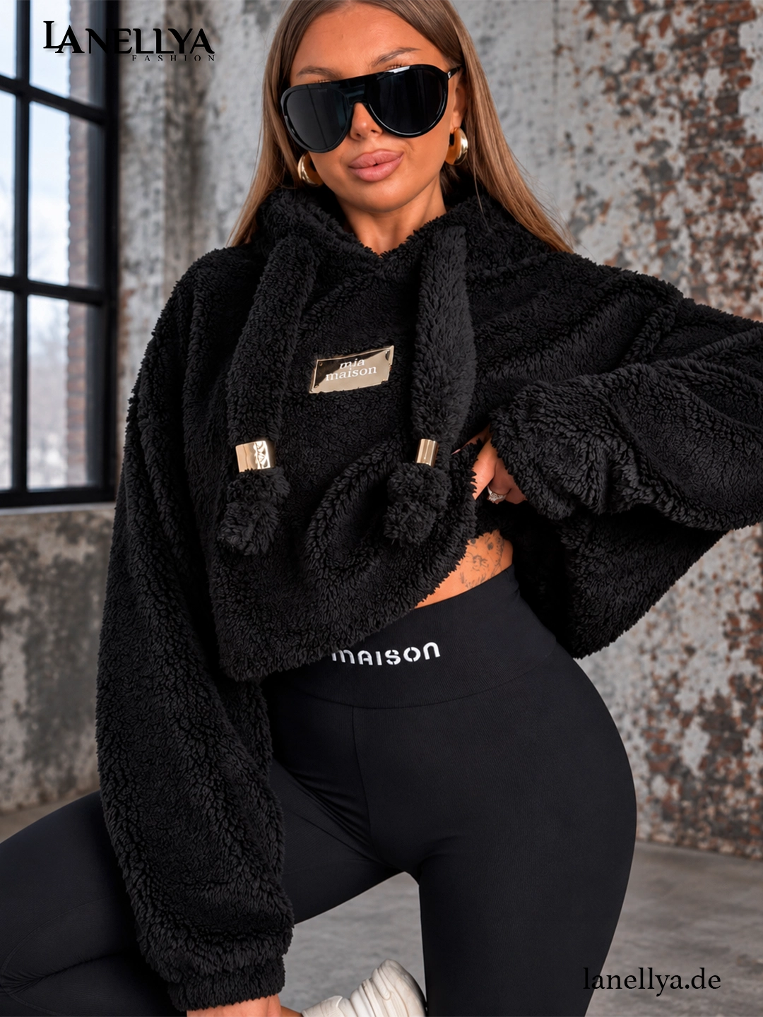 Damen Teddy Sweatshirt Mia Maison Schwarz mit Kapuze und regulierbarem Gummizug