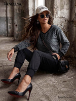 Damen Velours Set von Laki mit Bubble Struktur Sweatshirt und schwarzer Hose