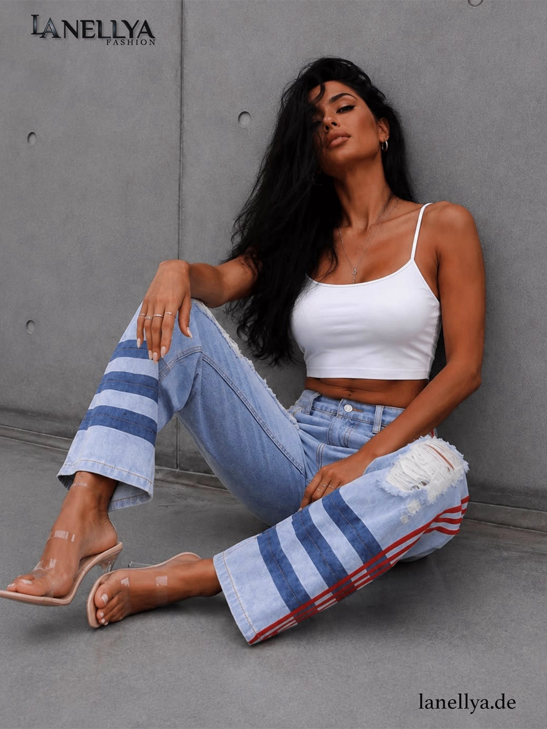 Damen Wide Leg Jeans von Gerber Fashion mit Rissen und roten seitlichen Streifen