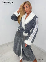 Eleganter Damen Bademantel flauschig für Zuhause und Wellness
