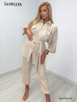 Eleganter Damen Zweiteiler mit Bindegürtel und Knopfleiste