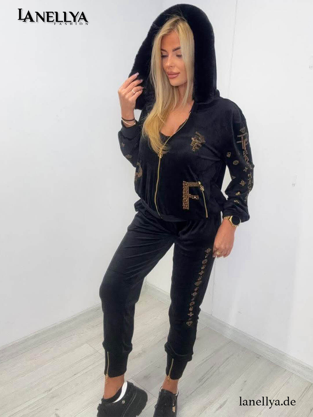 Elegantes Damen Freizeit Set aus Samt mit Fellkragen