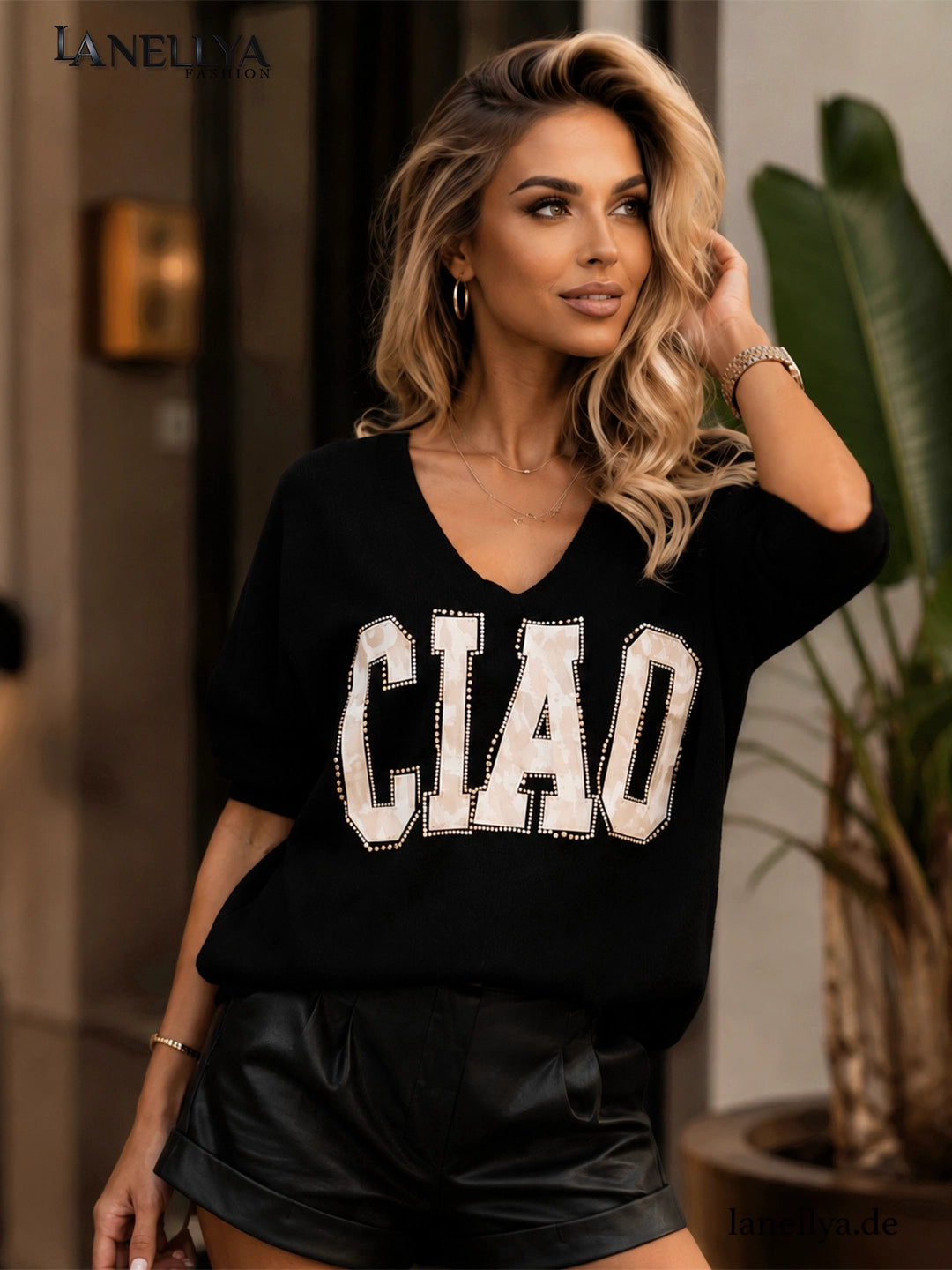 Fashion House Damen Bluse Schwarz mit CIAO Statement Print und V-Ausschnitt