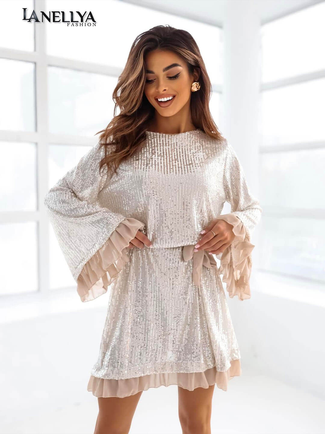 Fashion House Damen Paillettenkleid in Silber mit Volantärmeln