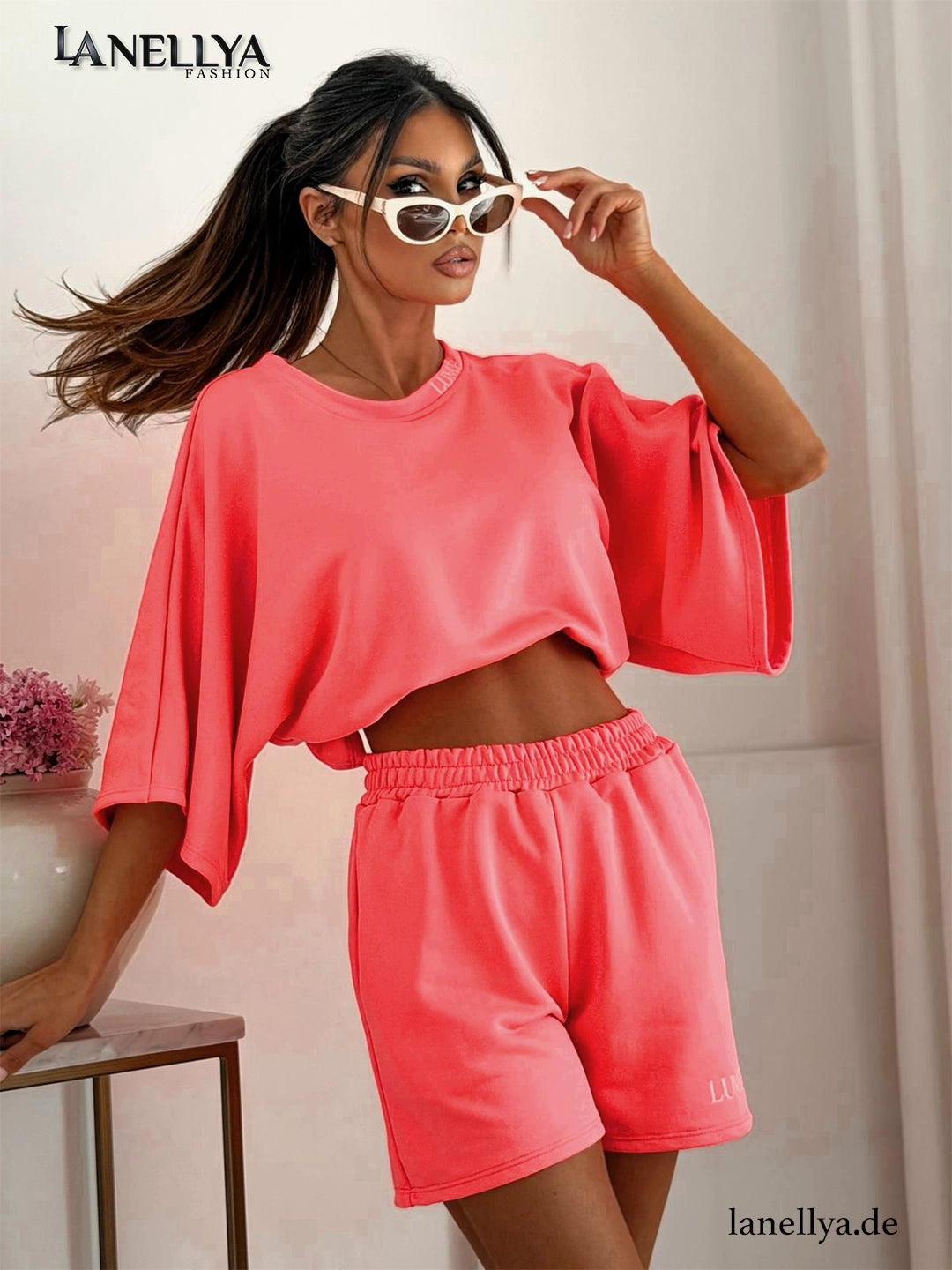 LUMÉ Damen Sommer Set Neon Koralle mit Oversize Shirt und Shorts