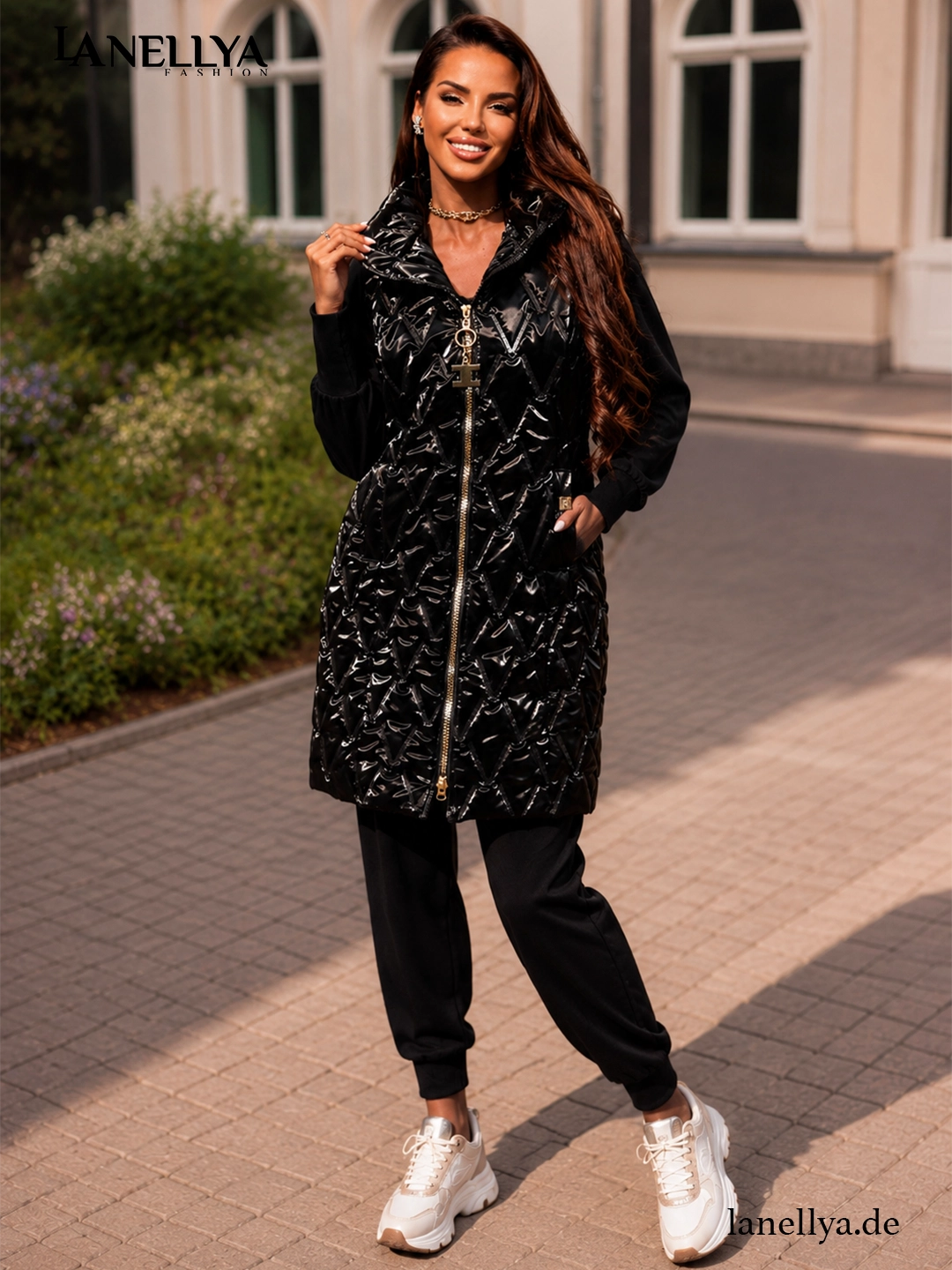 La Diva Damen Weste Schwarz mit Kapuze und strukturierter Glanzoptik