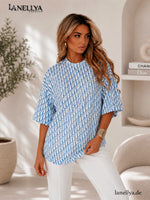 La Noir Damen Bluse Weiß Blau mit Monogramm Muster und Oversize Schnitt