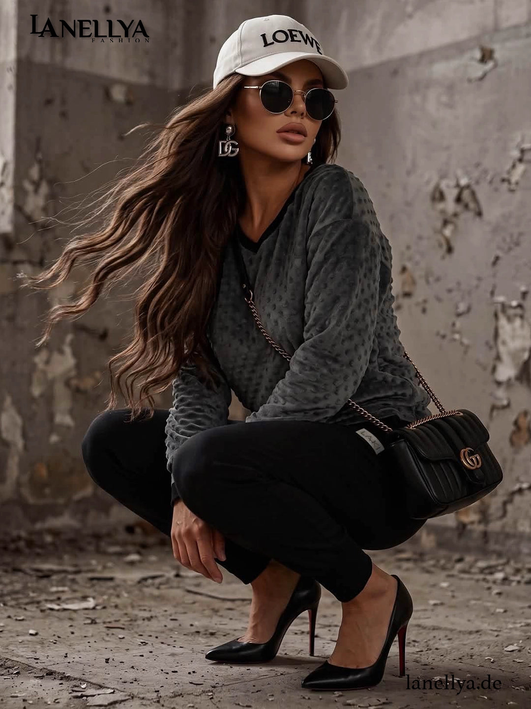 Laki Damen Velours Komplett Set Schwarz mit strukturiertem Sweatshirt und Hose