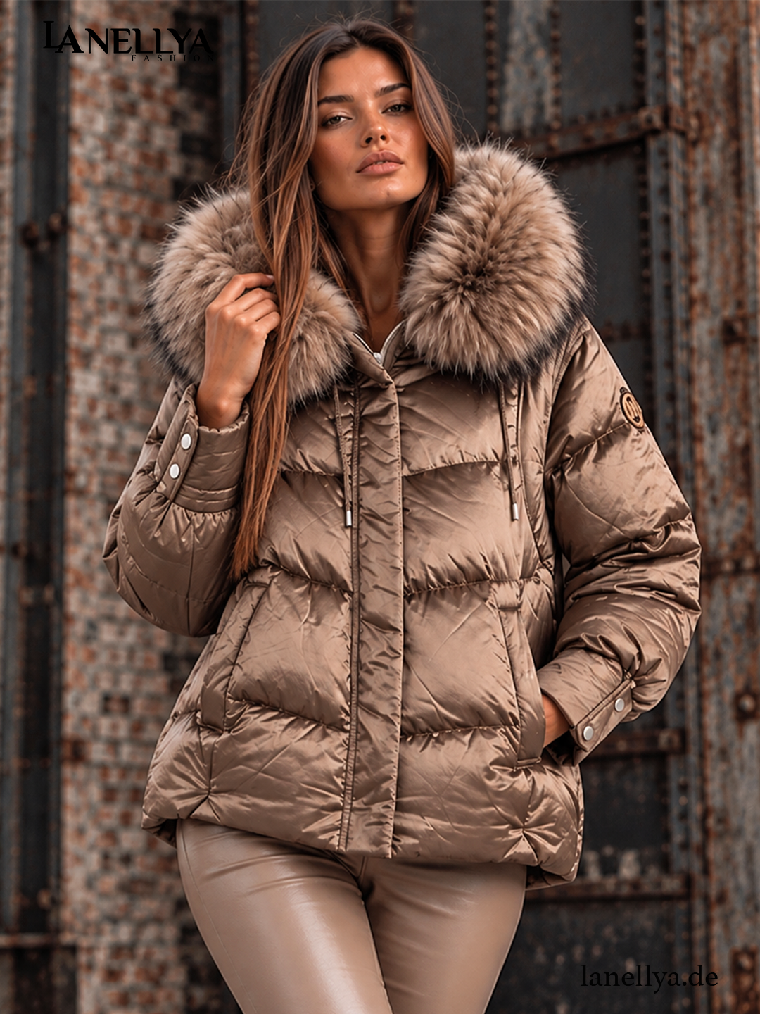 Liza Bruce Damen Jacke Mokka mit Kapuze und Fellkragen