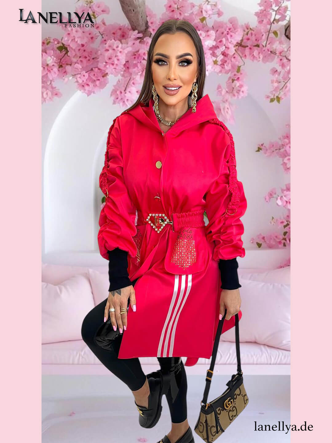 Lola Bianka Damen Mantel in Pink mit Kapuze, Gürtel und Glam-Details an den Ärmeln
