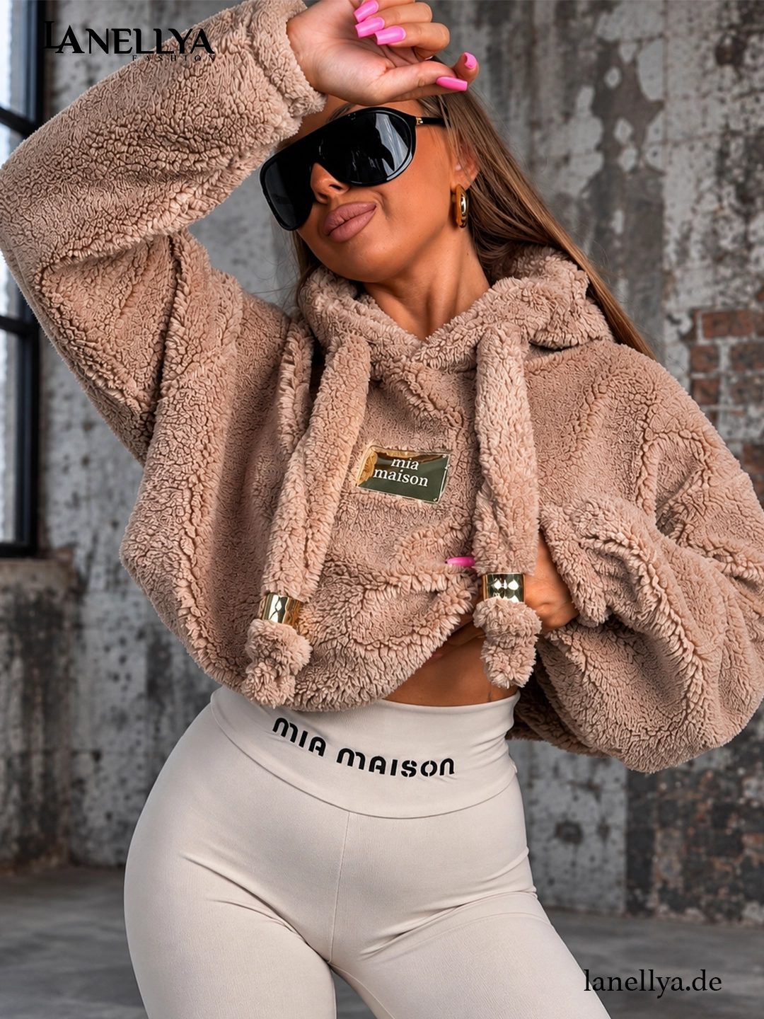 Mia Maison Teddy Hoodie Damen in Beige mit weicher Teddy Oberfläche