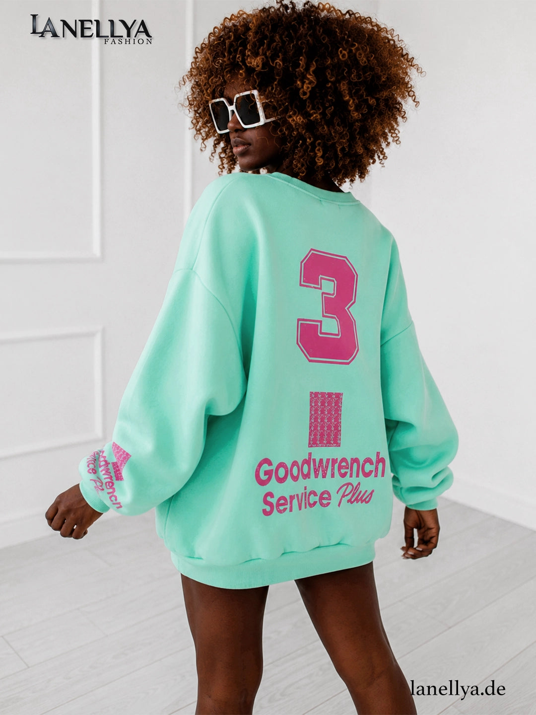 Mintfarbenes Damen Sweatshirt mit pinken Statement Prints vorne und hinten