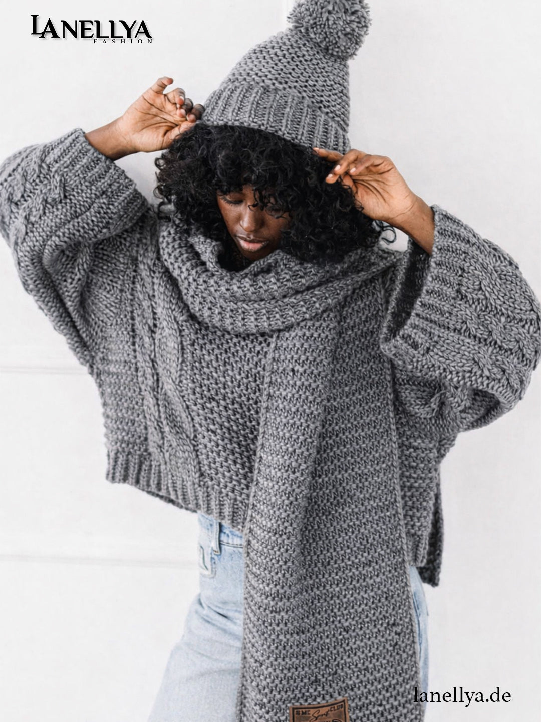 Miss City Damen Mütze und Schal Strickset Grau – Frontansicht