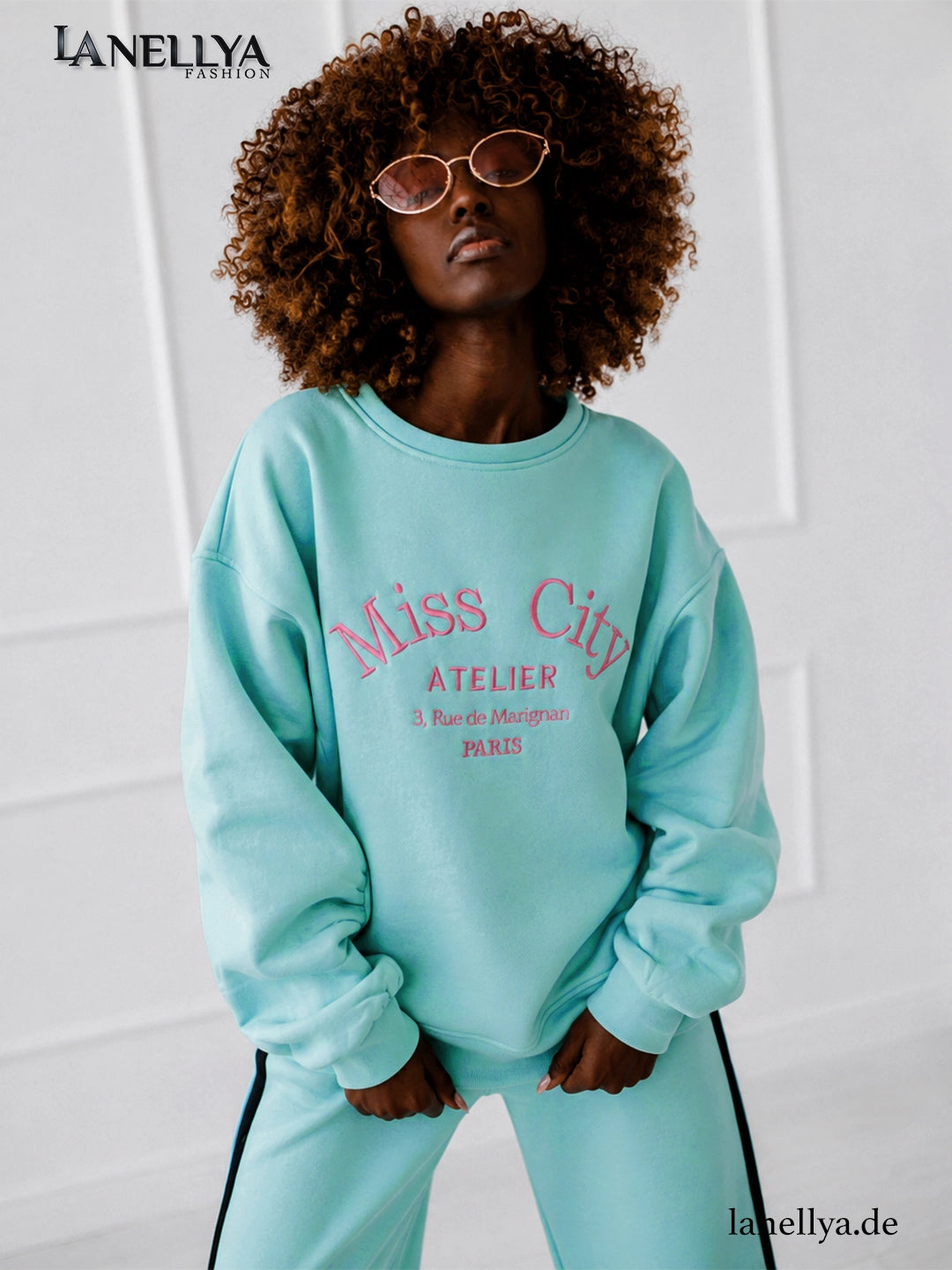 Miss City Damen Sweatshirt Mint mit pinker Atelier Stickerei