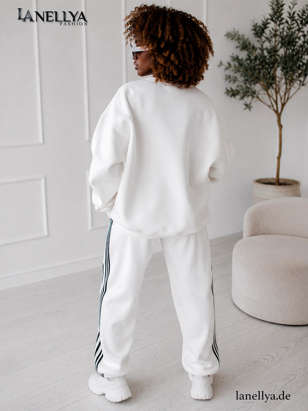 Oversize Damen Sweatshirt Weiß von Miss City mit pinker Atelier Stickerei
