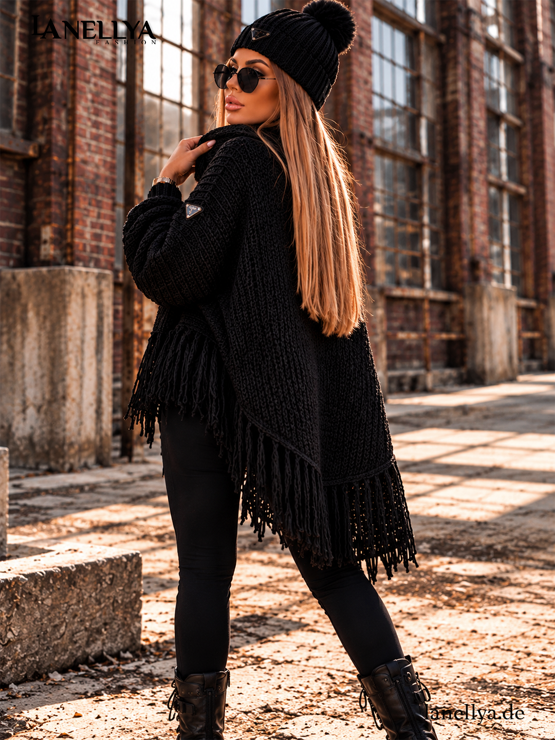 Paparazzi Damen Strickset Schwarz mit locker geschnittenem Oversize Pullover, langem Schal mit Fransen und passender Strickmütze