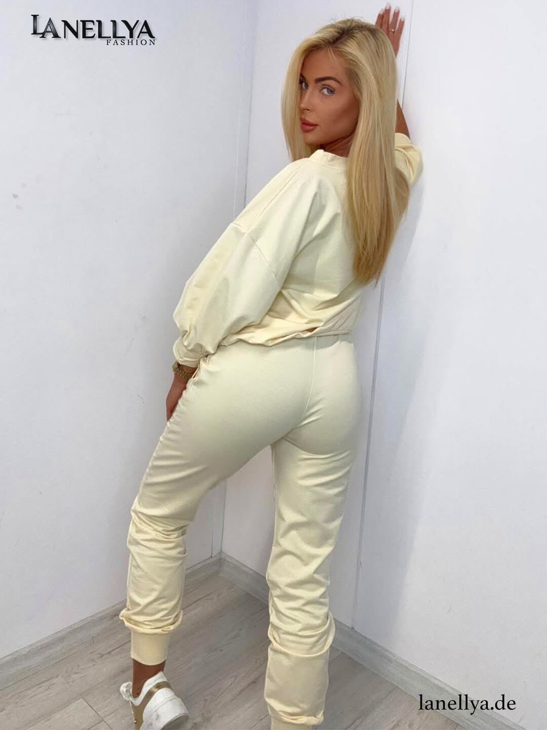 Paparazzi Damen Trainingsanzug Beige – bequemer Zweiteiler mit Strass Applikationen