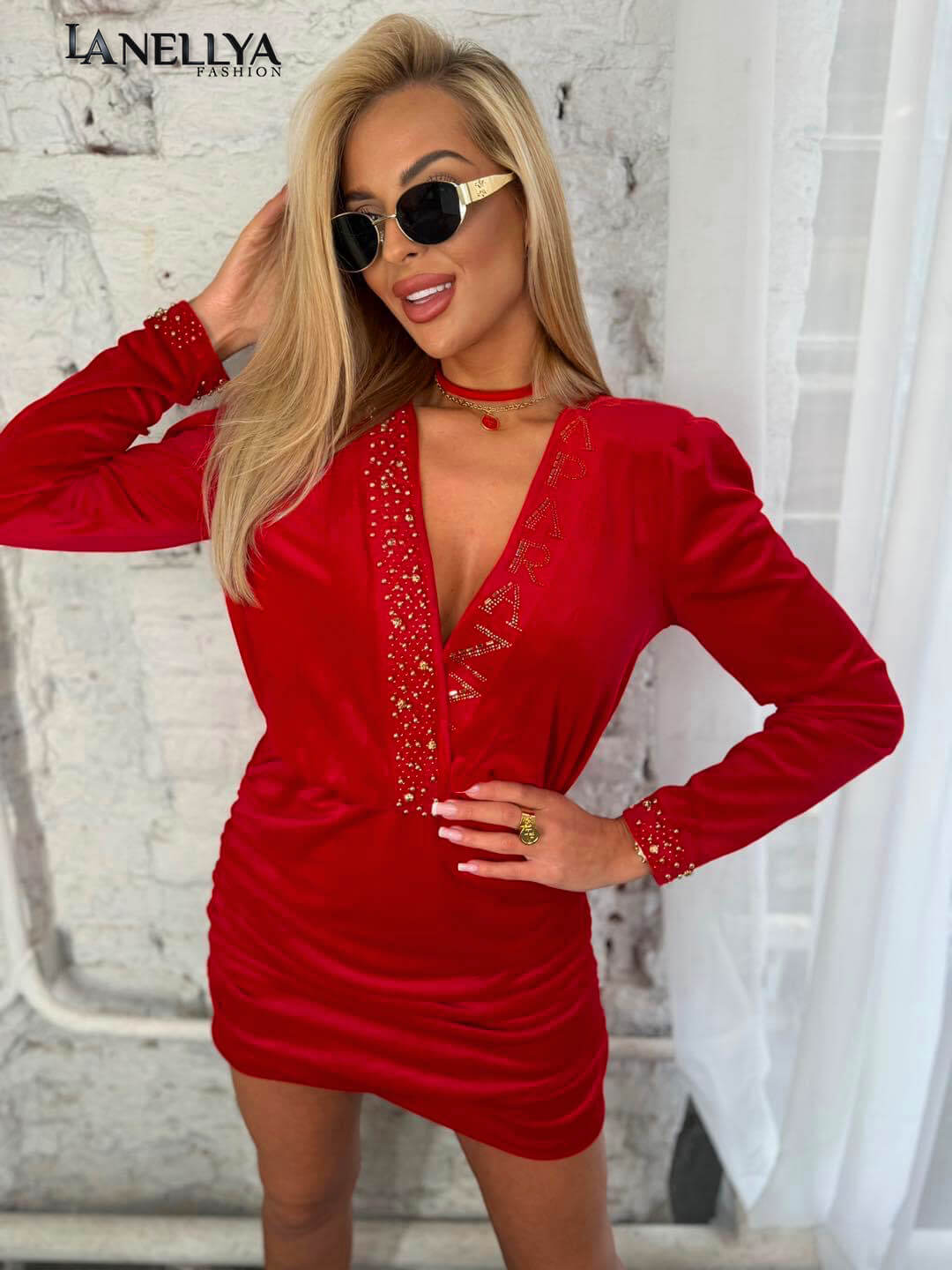 Rotes Mini Kleid mit Strass und V Ausschnitt