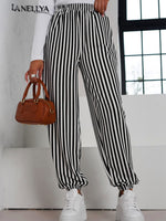 Schwarz-weiße Streifen Jogpants für Damen von Laki Couture – bequemer Casual Look