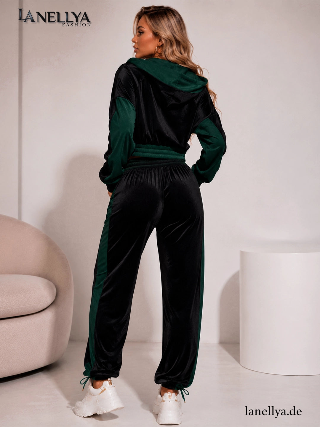Schwarz grüner Damen Dreiteiler Milla Rossi mit weiter Hose und Crop Top