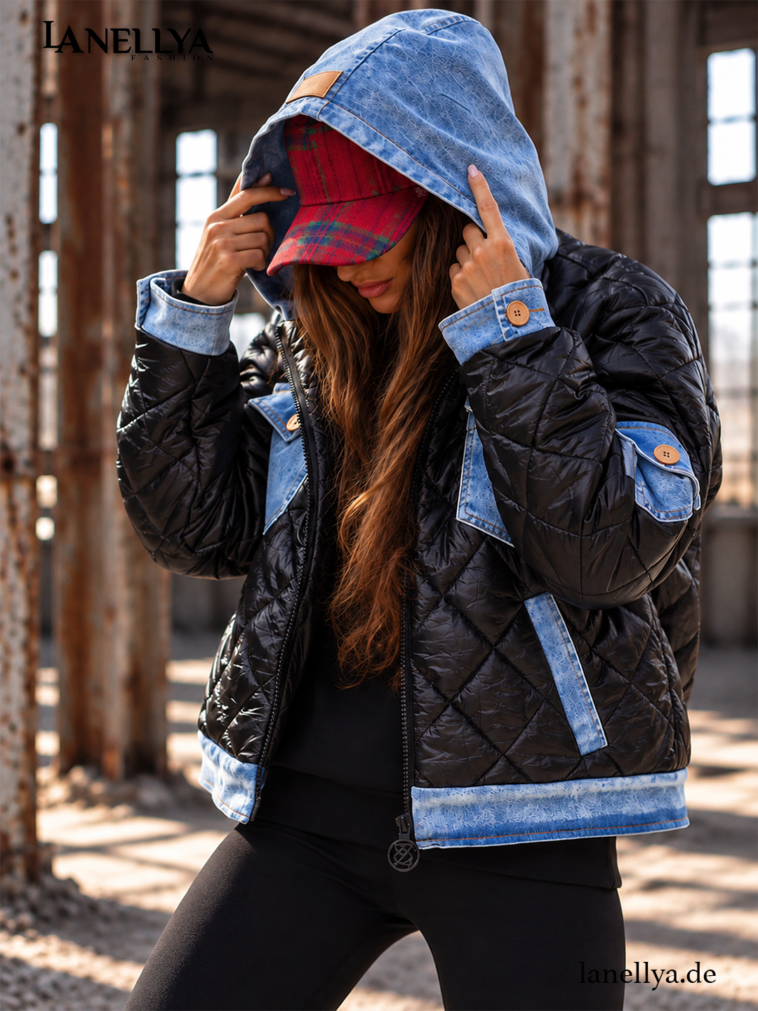 Schwarze Bastet Damen Jacke mit Rautensteppung, Jeansstoff-Akzenten und Reißverschluss