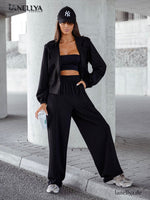 Schwarzer Damen Zweiteiler mit kurzem Blazer modern und edel