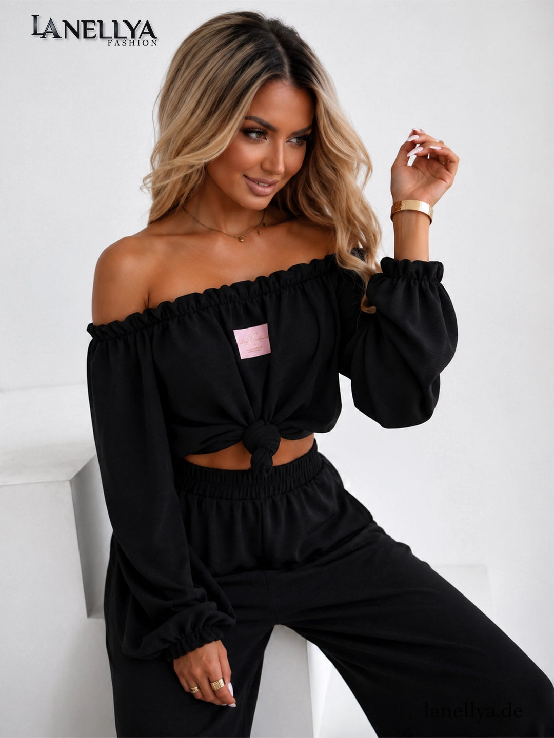 Schwarzes Damen Set mit weitem Bein und schulterfreiem Oberteil