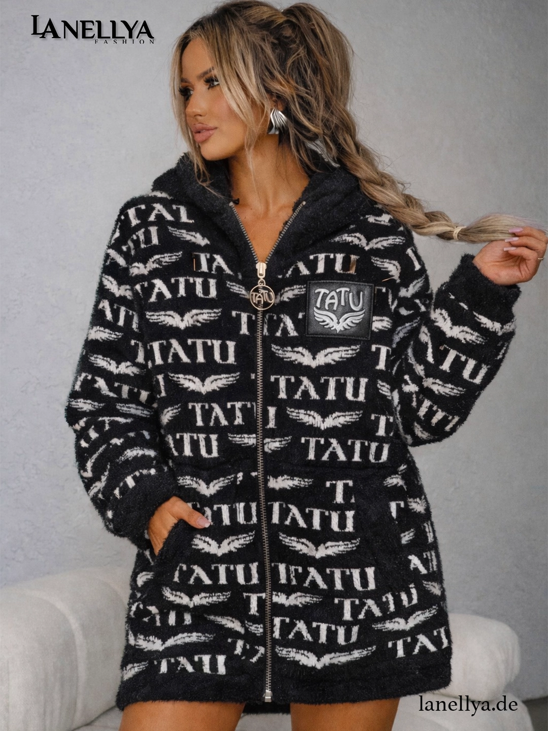 TATU Damen Mantel schwarz mit Logo Print