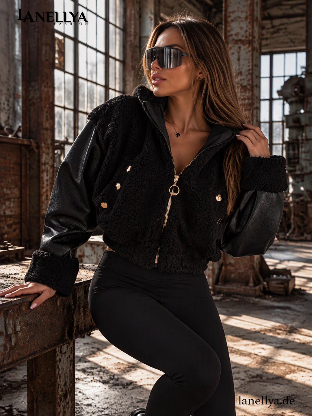 Vasari Damen Jacke Schwarz mit Teddy Struktur und Kontrastärmeln