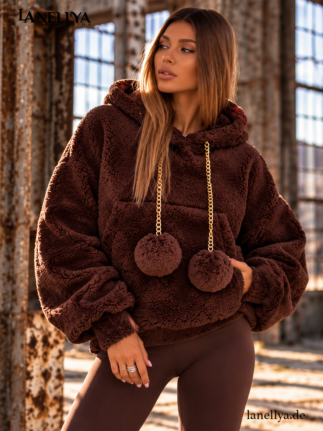 Vasari Damen Teddy Sweatshirt Braun mit Kapuze und Pompons S–XL