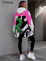Weiße Damen Oversize Jacke mit modernem Streetstyle Graffiti Muster