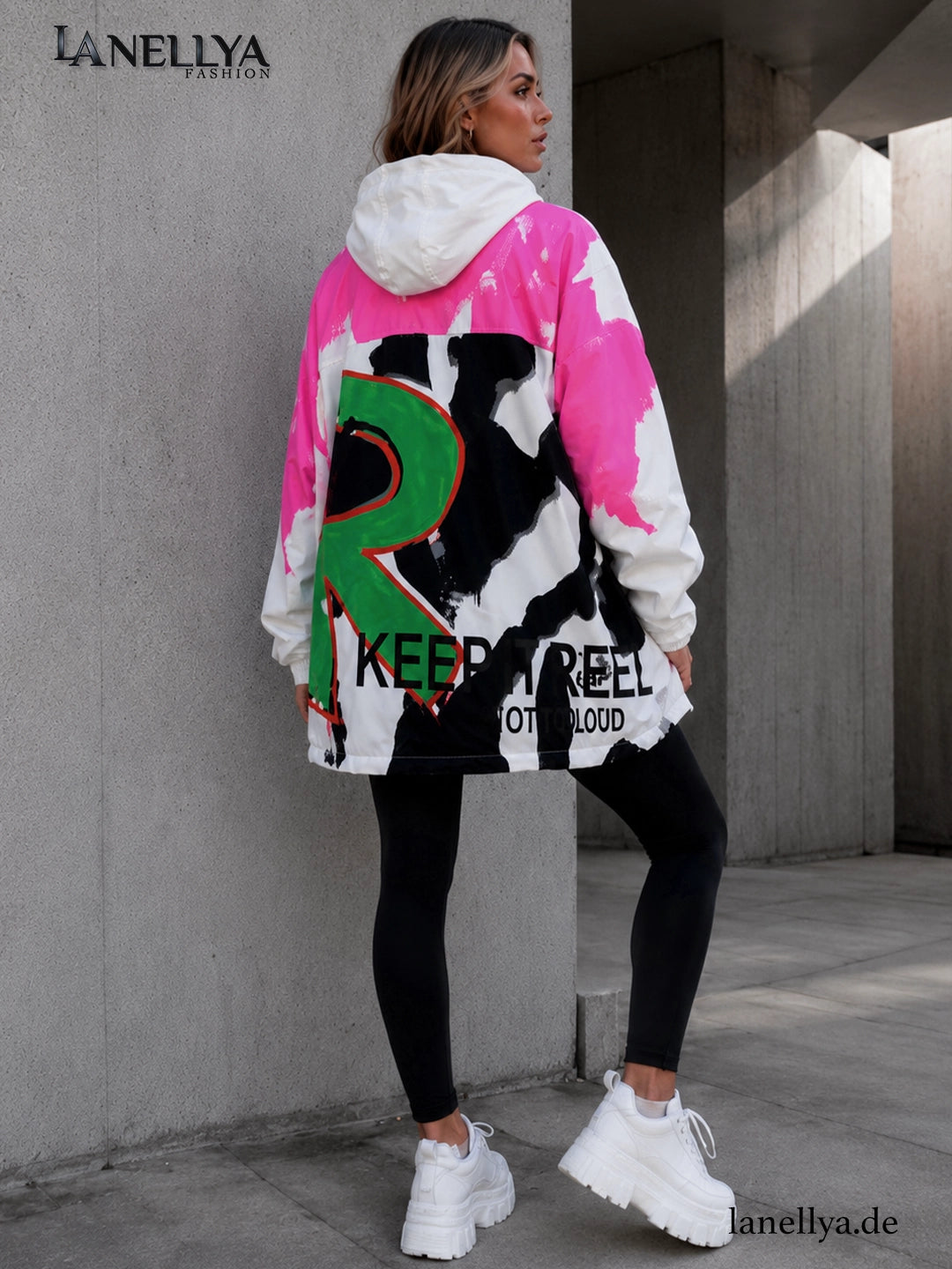 Weiße Damen Oversize Jacke mit modernem Streetstyle Graffiti Muster