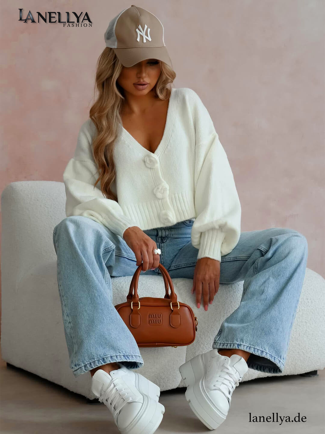 Weiße Damen Strickjacke mit V Ausschnitt O La Bianka